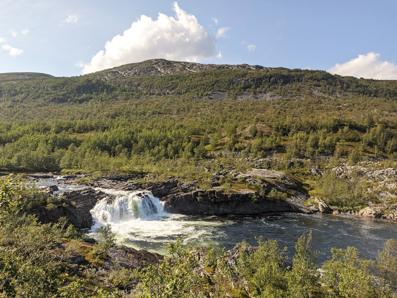 Kaskády v norském národním parku Stabbursdalen