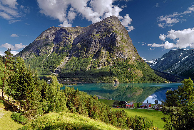 Vesnice Stryn na břehu Nordfjordu