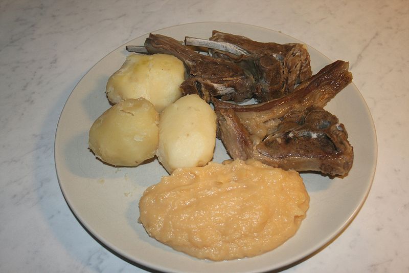 Pinnekjøtt (jehněčí žebírka)