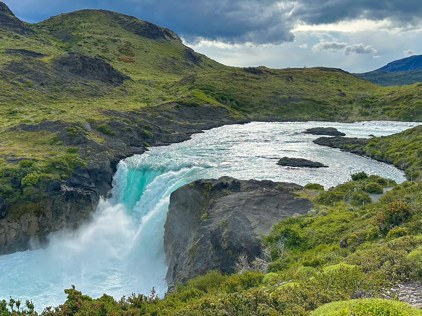 Mohutný vodopád Salto Grande v chilském NP Torres del Paine