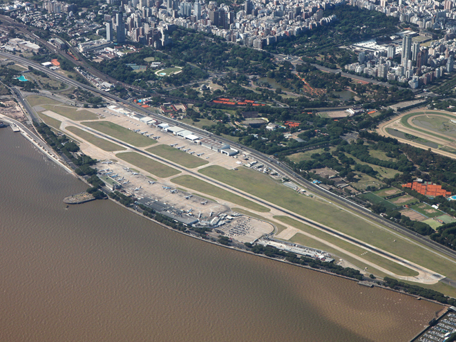 Letiště Aeroparque Jorge Newbery leží v bezprostřední blízkosti Buenos Aires