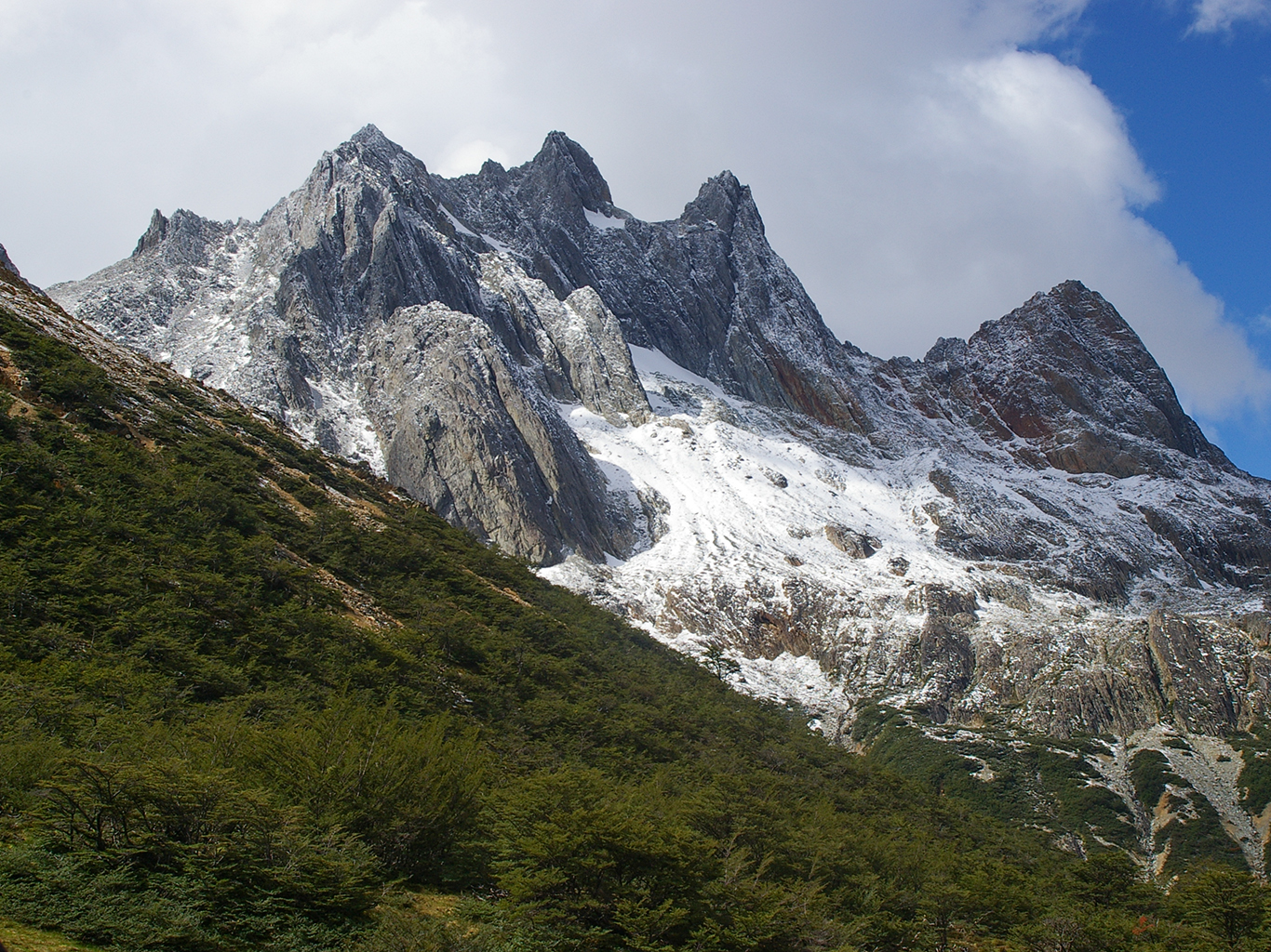 Pohoří Sierra Valdivieso na treku v Ohňové zemi v okolí města Ushuaia 