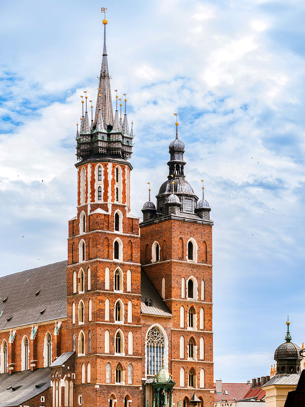 Kostel Panny Marie stojí na hlavním krakovském náměstí