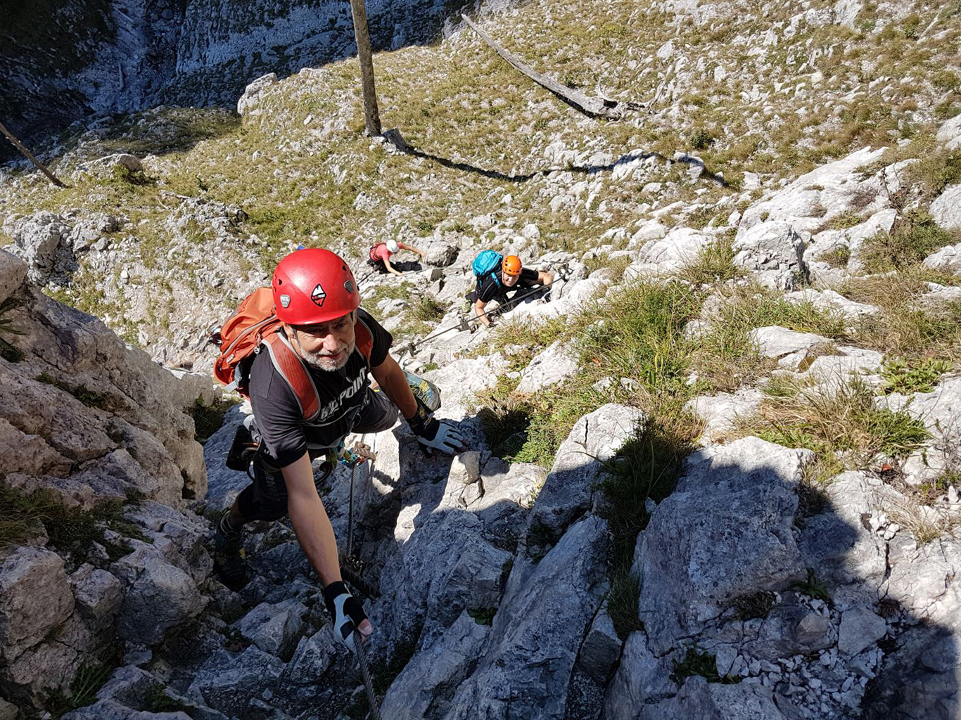 Lezecká helma musí splňovat přísné bezpečnostní normy