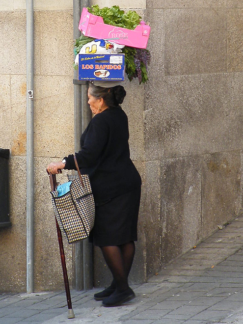 Portugalské vdovy stále nosí tradiční černý šat