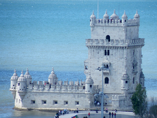 Torre de Belém byla postavena v 16. století na počest úspěšné expedice Vasco da Gamy