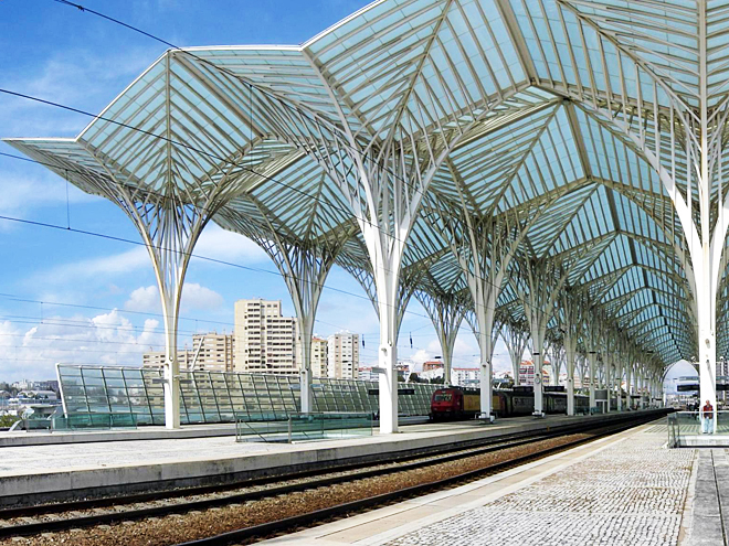 Nové kryté nástupiště vlakového nádraží Oriente v Lisabonu