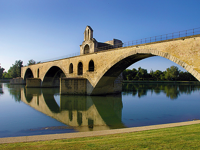 Z původních 22 oblouků mostu Saint Bénézet zbyly jen čtyři