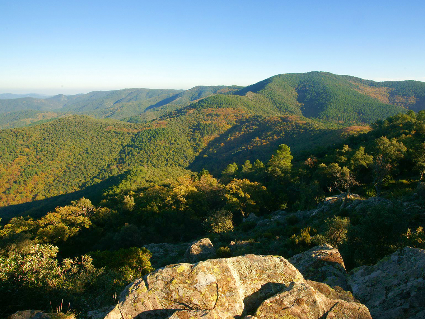 Horské pásmo Massif des Maures je vyhledávanou lokalitou mezi turisty