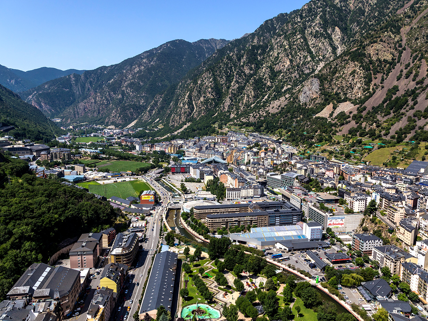 Pohled na město Andorra 