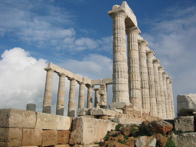 Poseidonův chrám na skalnatém výběžku Sounion