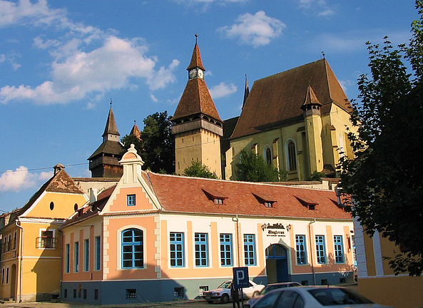Opevněný kostel v Biertanu - ukázka saské architektury