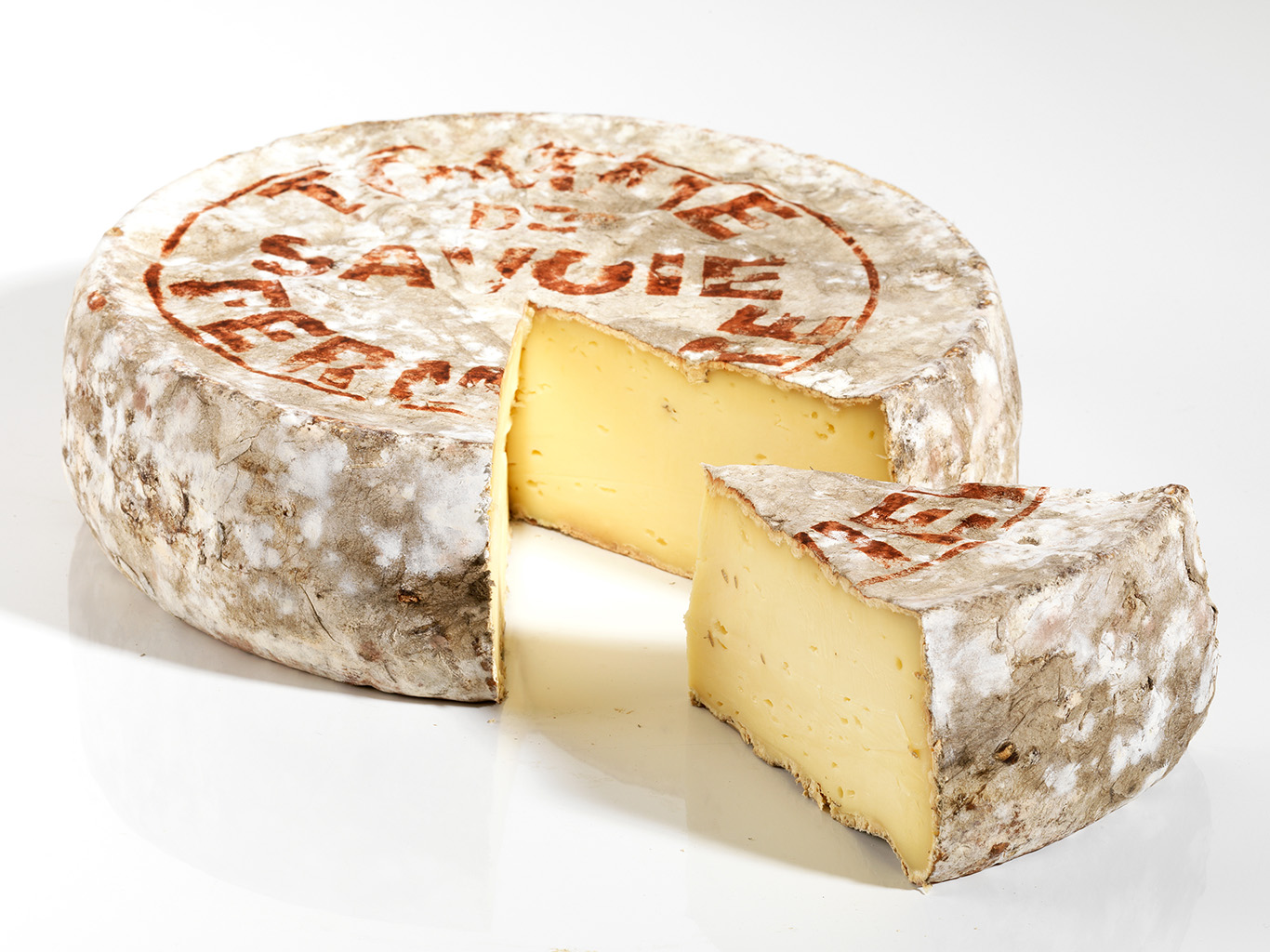 Sýr Tomme de Savoie má zpravidla nižší obsah tuku