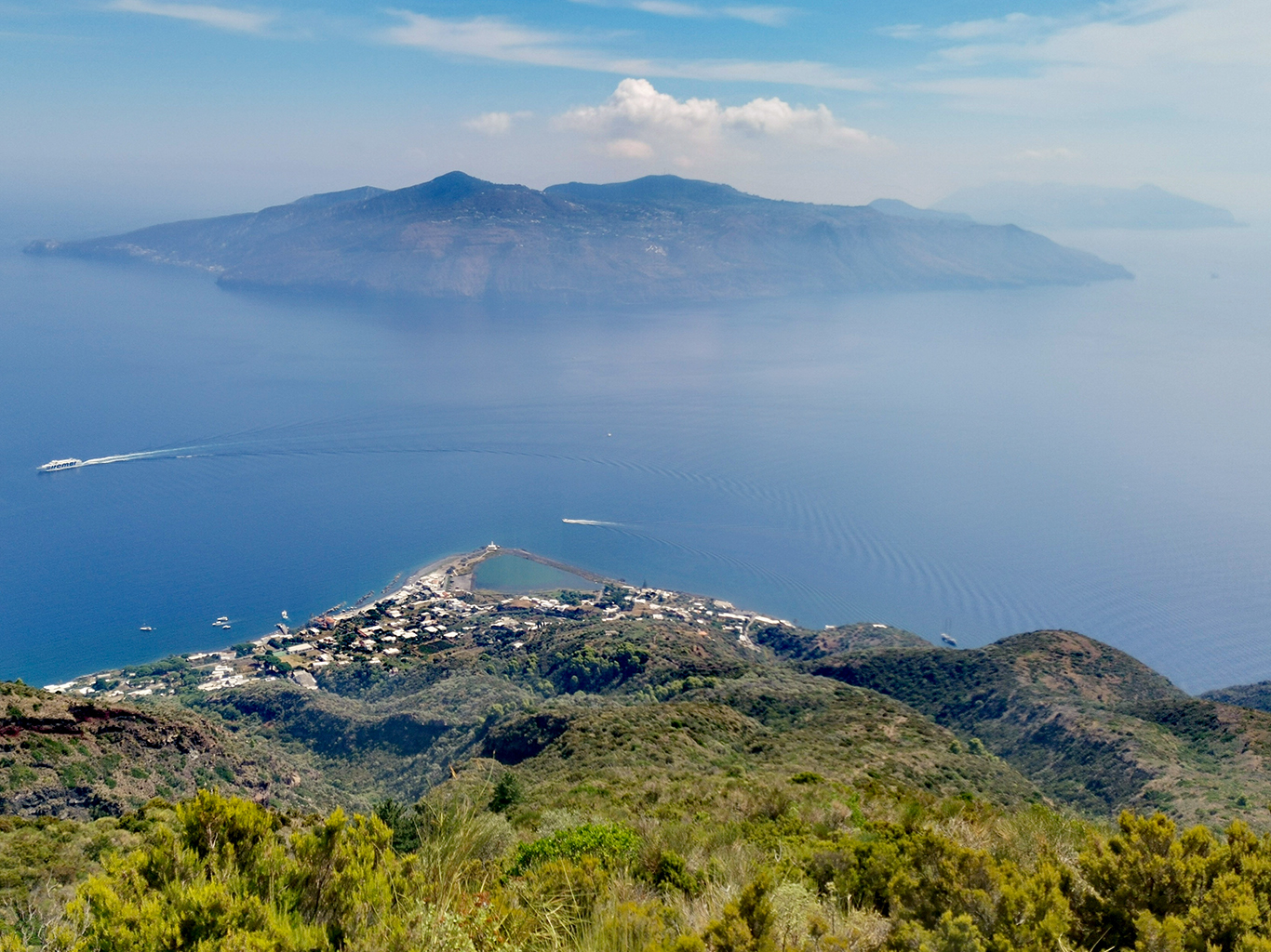 Lipari je hlavním a největším ostrovem Liparských ostrovů