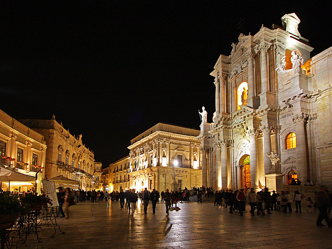 Nejvýznamnější stavby náměstí Piazza del Duomo – katedrála a radnice