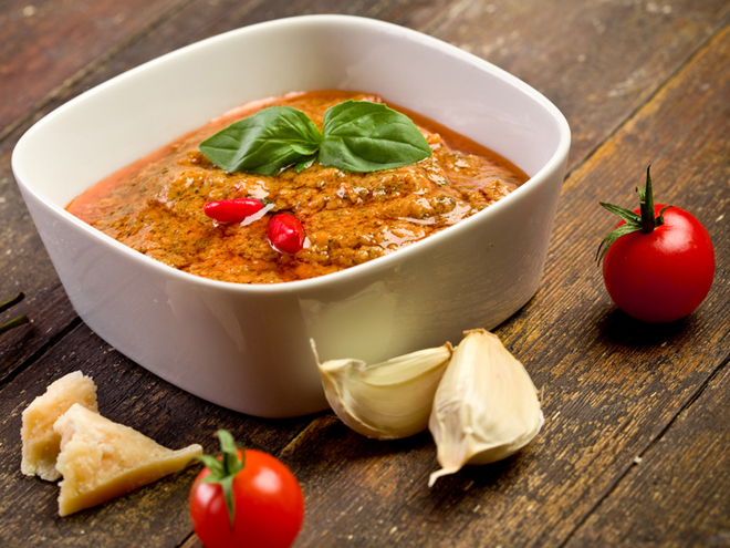 V sicilském pestu jsou hlavní ingrediencí rajčata