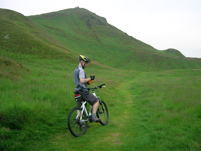 Skotské kopce jsou pro cyklisty výzvou