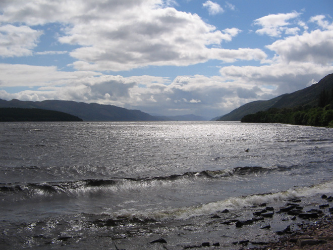 Jezero Loch Ness, které je domovem lochnesské příšery