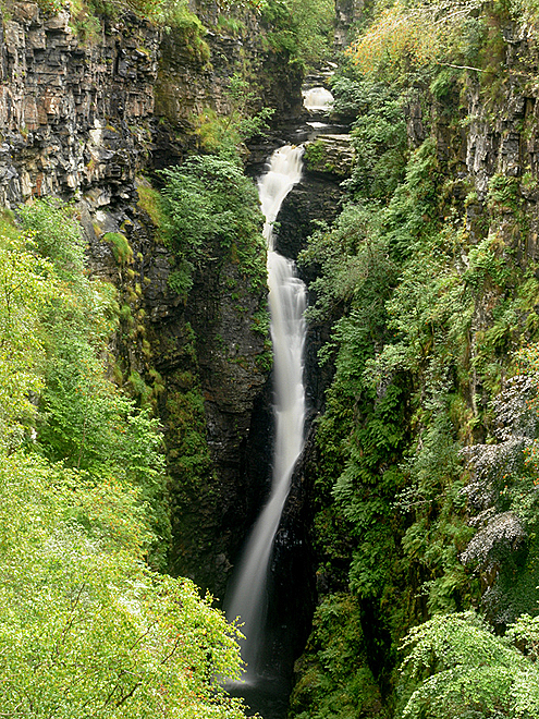Vodopády Measach nacházející se v soutěsce Corrieshalloch