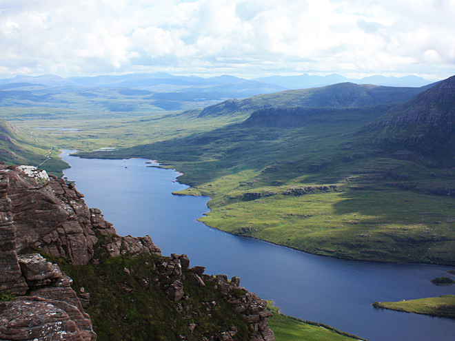 Výhled z vrchu Stac Pollaidh na Skotskou vysočinu
