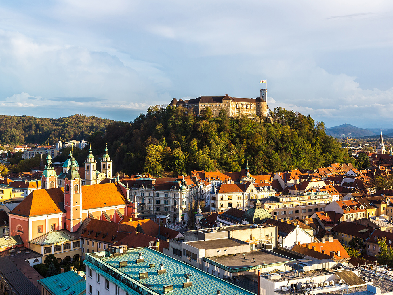 Na hrad je možné se z centra Lublaně dostat lanovkou
