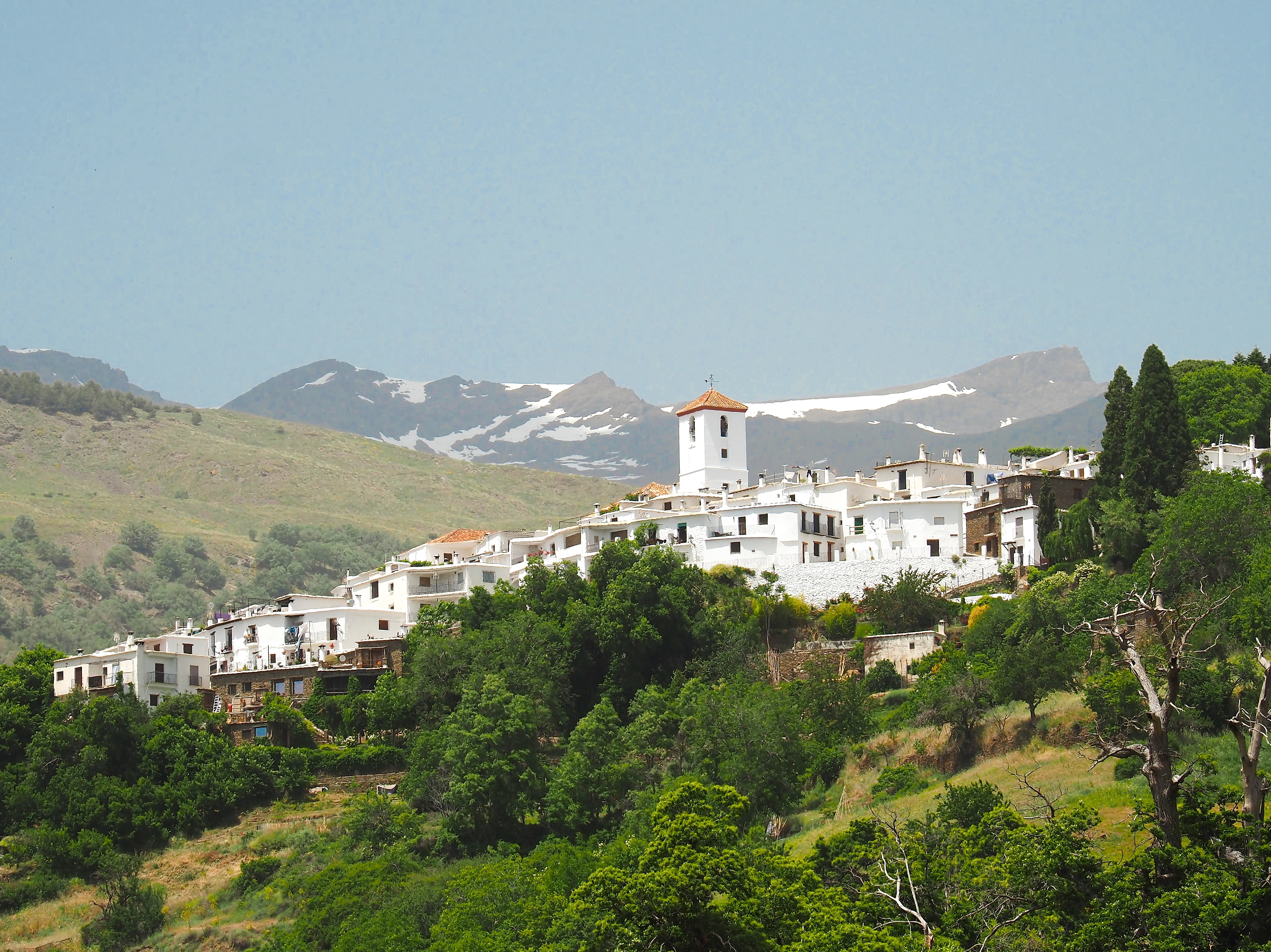 Vesnice v pohoří Las Alpujarras jsou zasazeny mezi horami