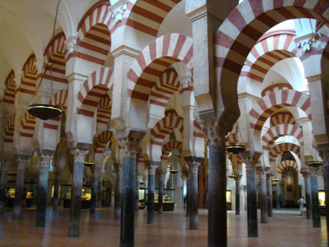 Maurské oblouky mešity v Córdobě