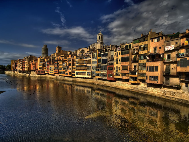 Girona leží nad řekou Onyar