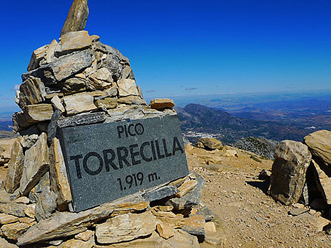 Nejvyšší vrchol v NP Sierra de las Nieves označuje cedule udávající jeho výšku