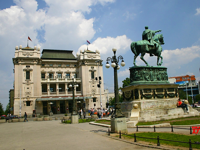 Náměstí republiky v Bělehradě dominuje Národní divadlo 