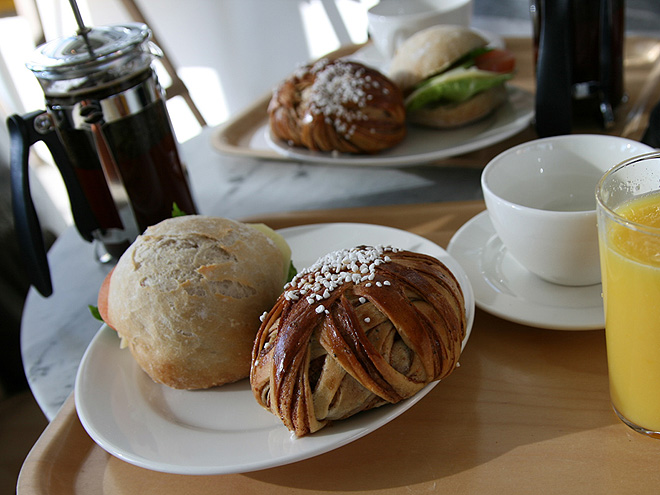 Přestávka s kávou a něčím sladkým je pro běžného Švéda zcela nepostradatelná věc