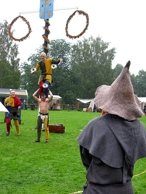 Zábava s maškarami na lokálních středověkých trzích v Borlänge