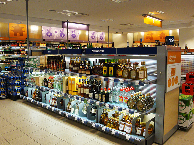 První kroky před víkendem obvykle směřují do obchodů s alkoholem Systembolaget