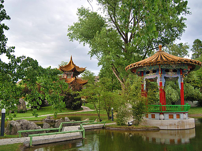 Část parku Zürichhorn je upravena jako čínská zahrada