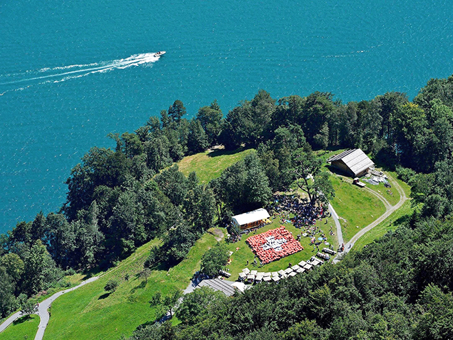 Na louce Rütli u Lucernského jezera bylo založeno Švýcarské spříseženstvo