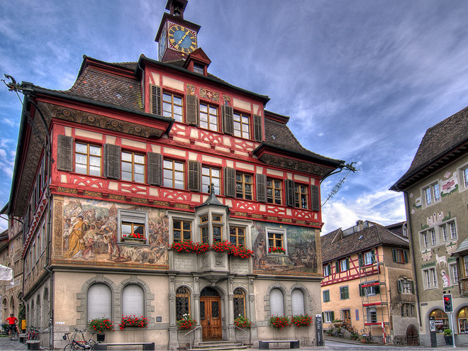 Bohatě zdobené domky ve vesničce Stein am Rhein