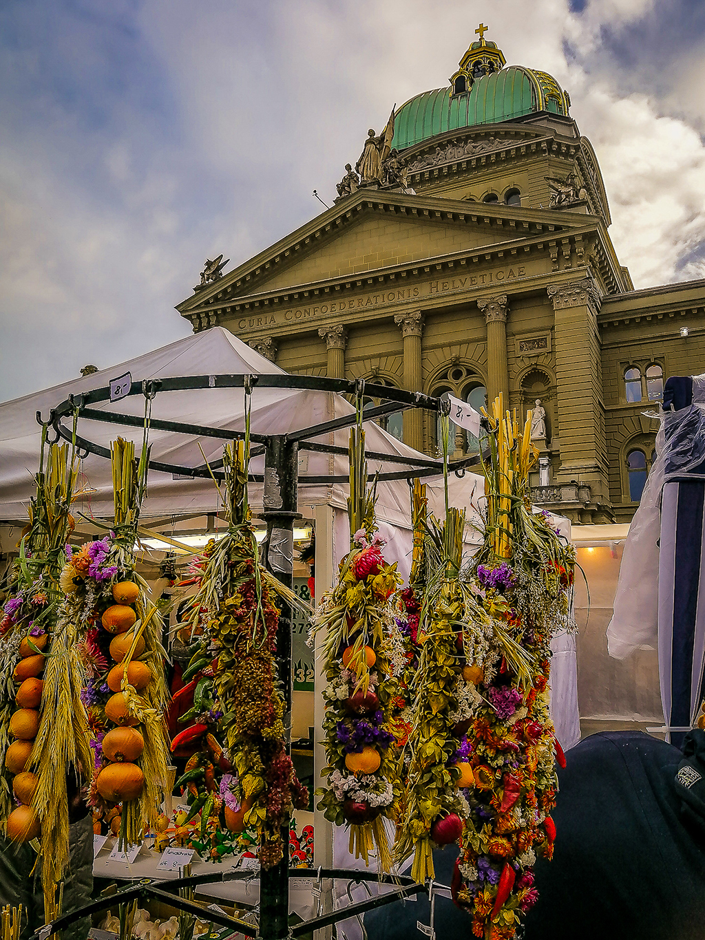 Tradiční listopadový cibulový trh v Bernu
