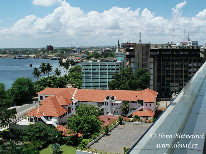 Centrum největšího města Tanzanie Dar es Salaamu