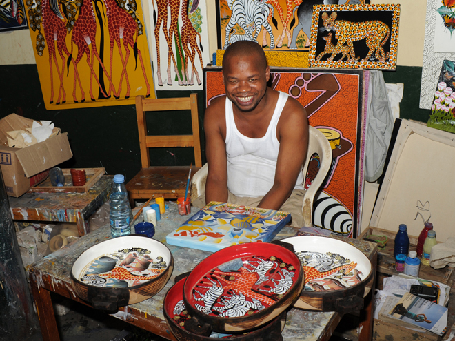 Zuberi Daimu z centra Tingatinga malířů
