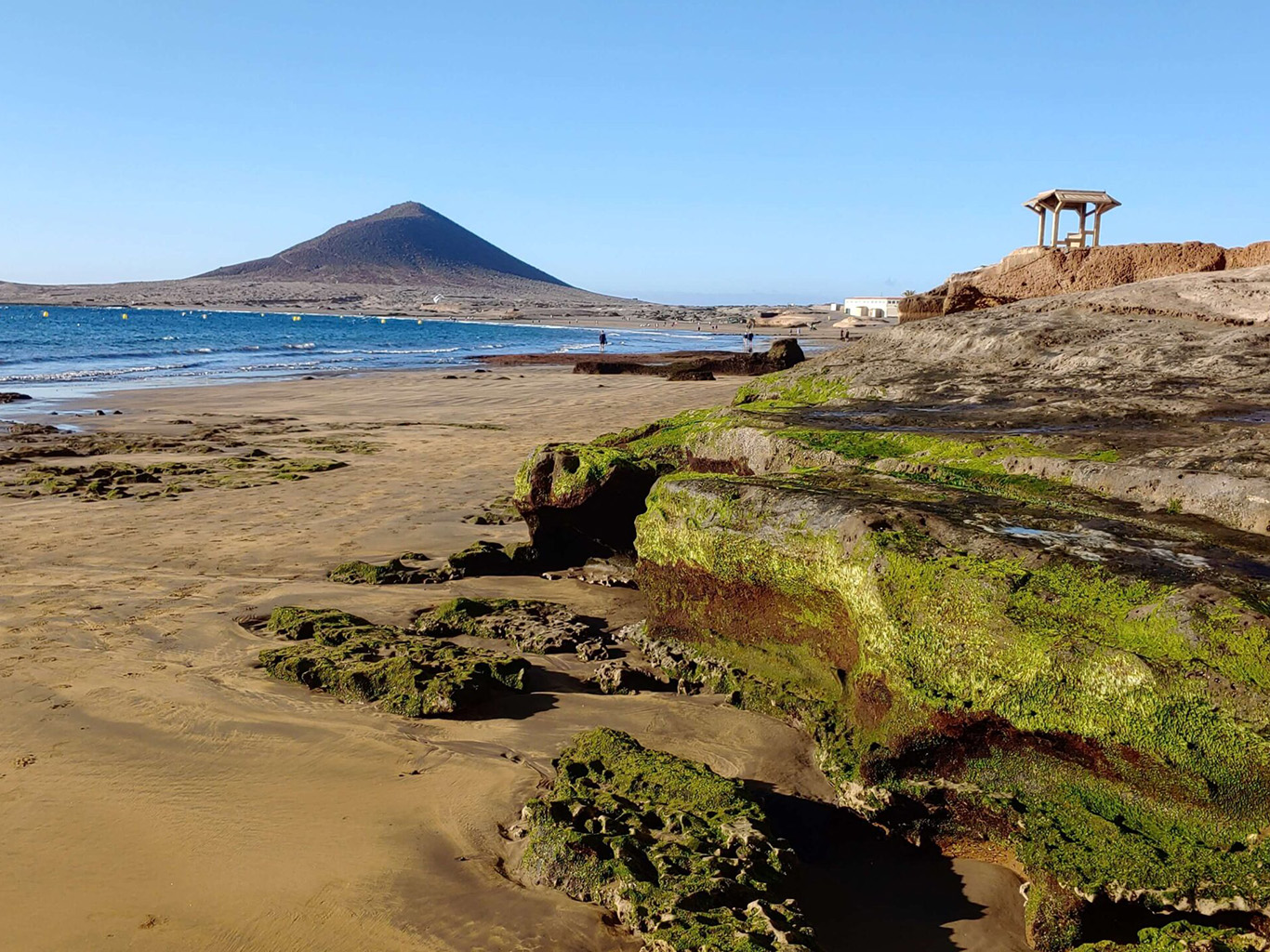 Úchvatnou sopečnou krajinu a celoročně příjemné koupání najdete na Tenerife