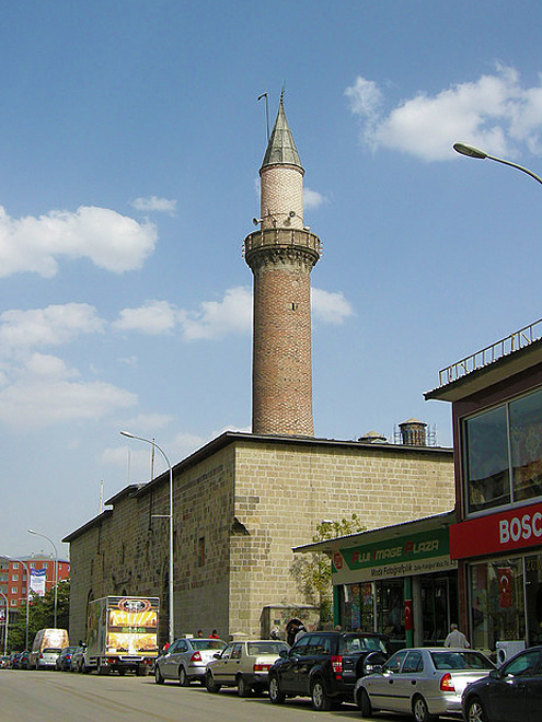 Mešita Ulu Camii se datuje již do roku 1179