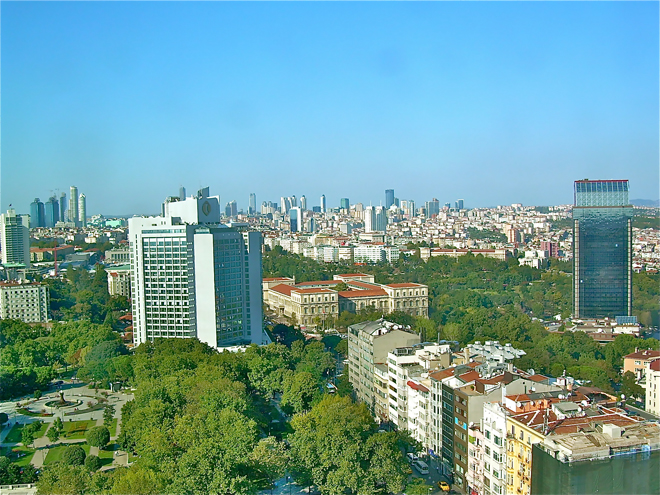 Budova ředitelství firmy Turkcell na náměstí Taksim v Istanbulu