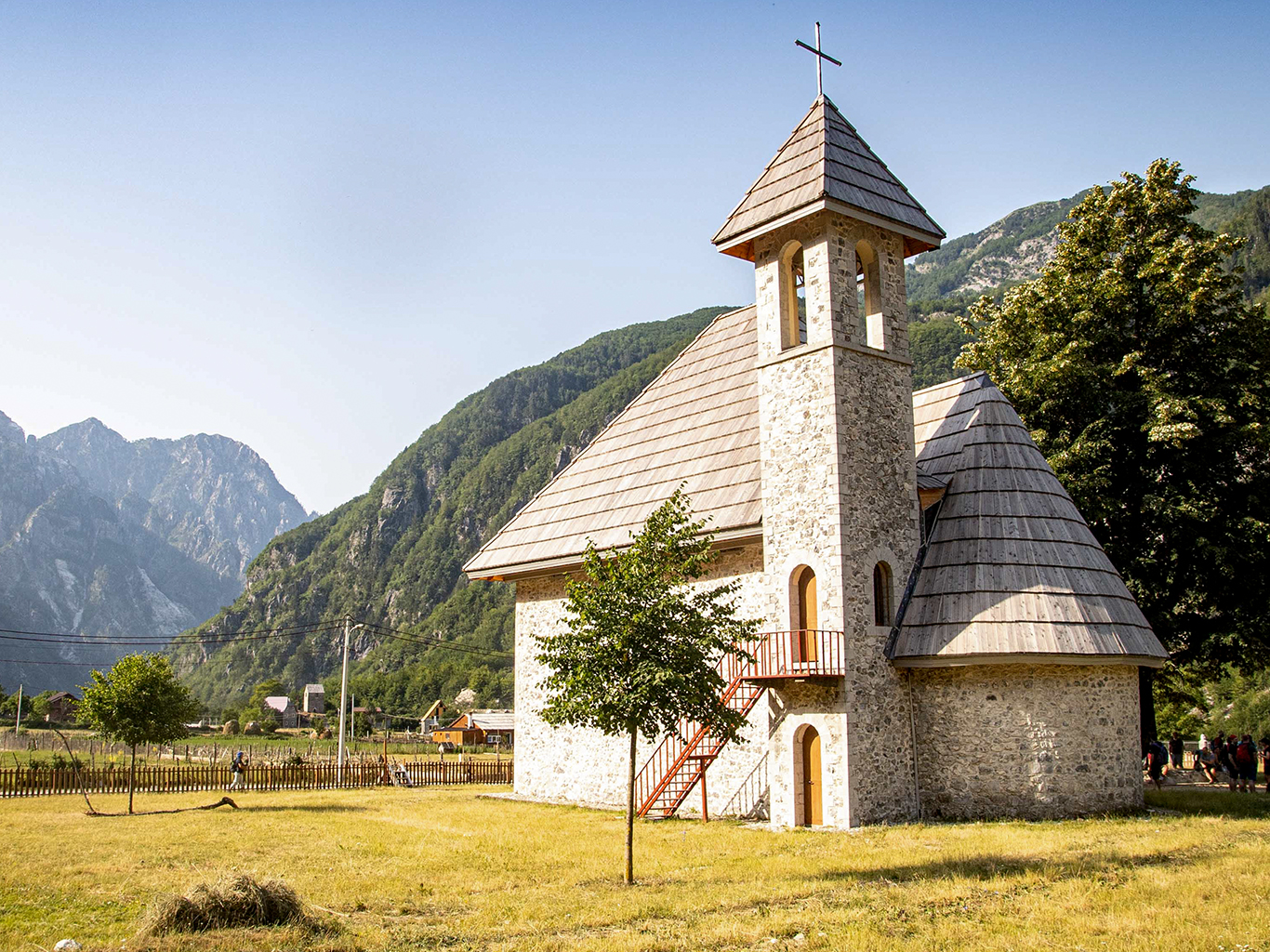 Půvabný kostelík z 19. století je dominantou křesťanské vesnice Theth