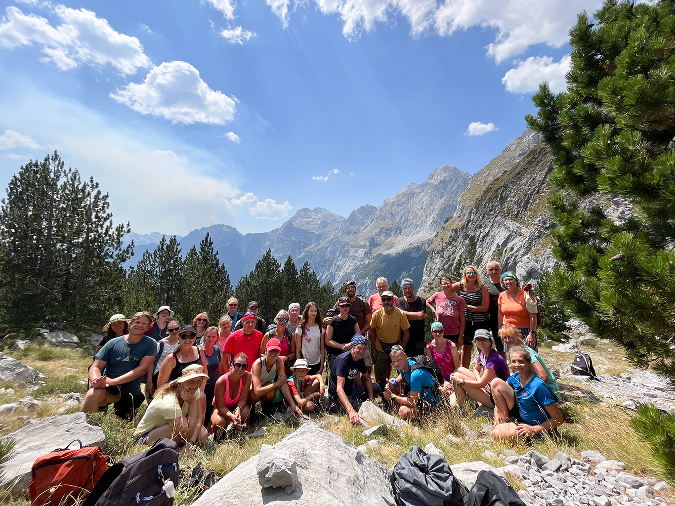 Spokojení munďáci na túře v národním parku Theth