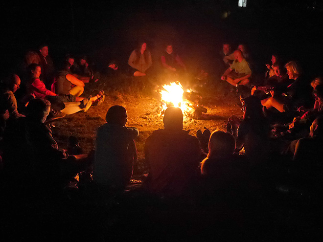 Večery u ohně neodmyslitelně patří k pobytu ve vesnici Theth 