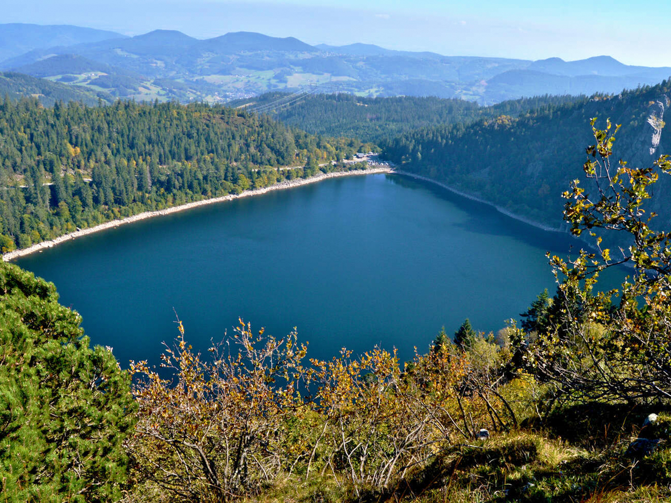 Jezero Lac Blanc v pohoří Vogézy