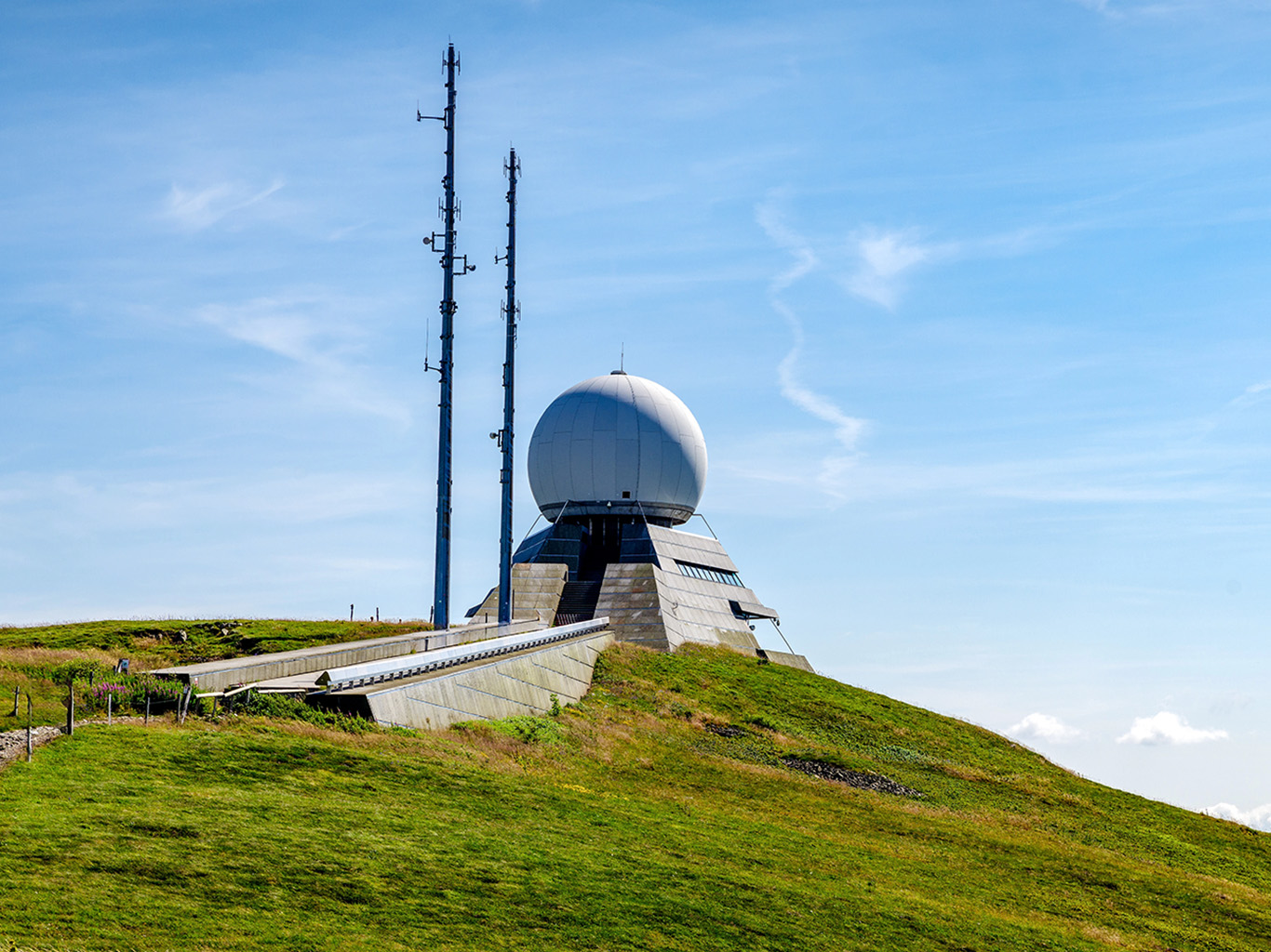 Meteorologická stanice na nejvyšším vrcholu Grand Ballon v pohoří Vogézy