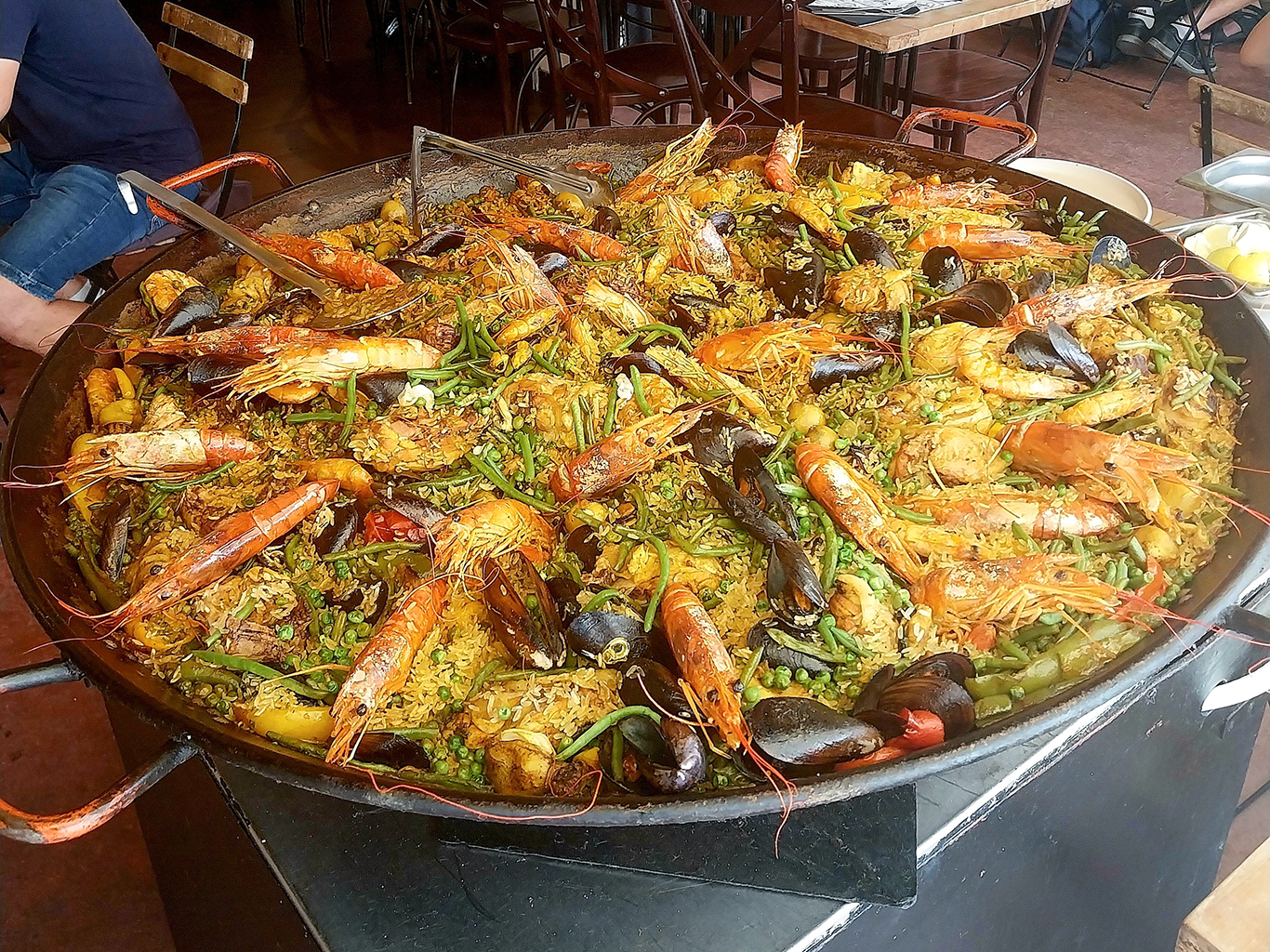 Jednou ze španělských specialit je paella s plody moře