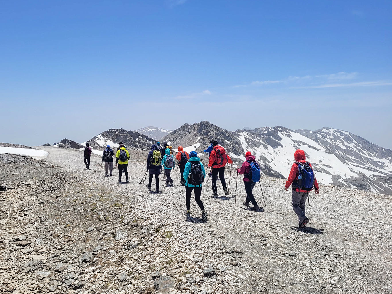 Pohoří Sierra Nevada je populární mezi turisty i horolezci