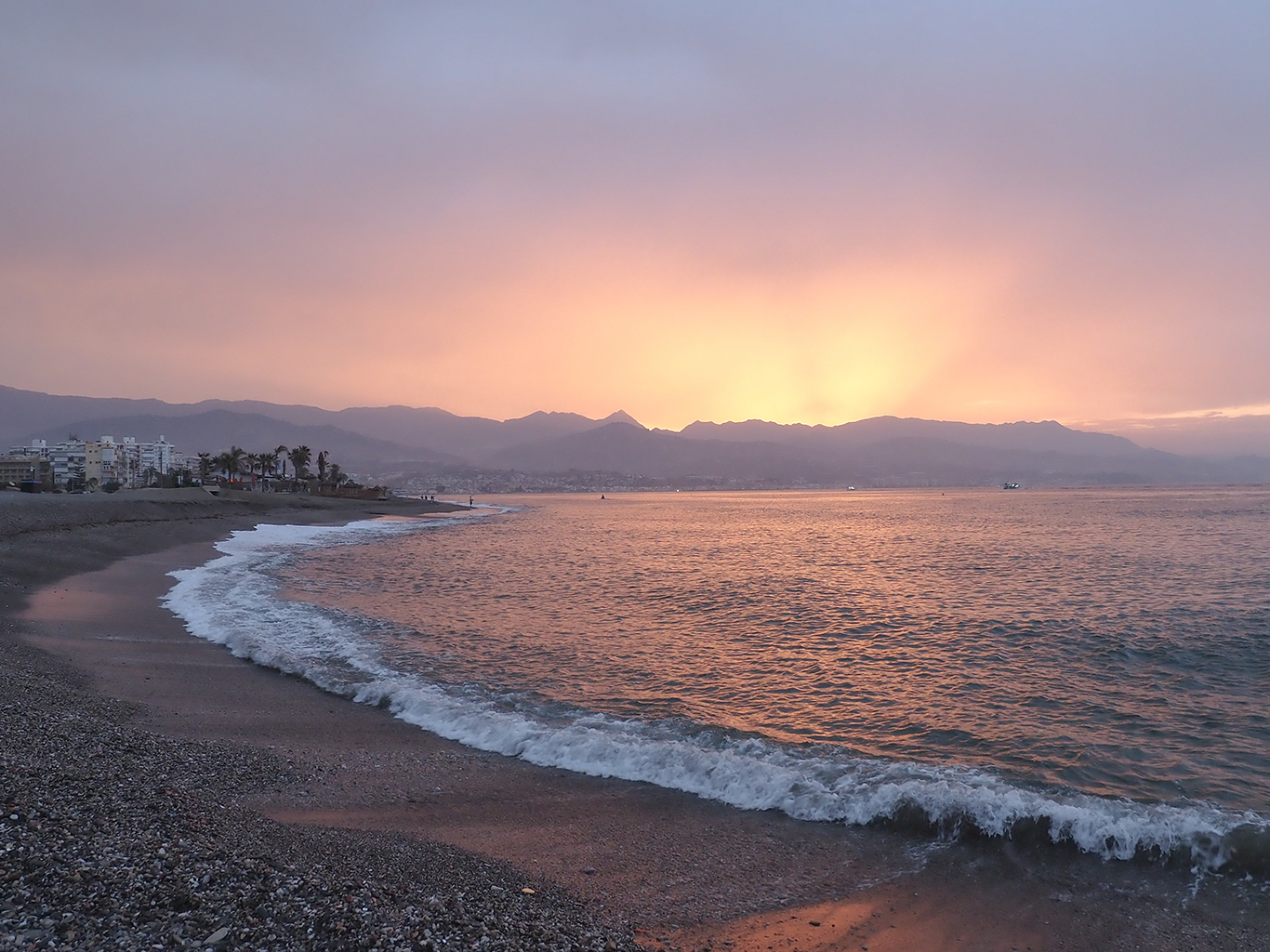 Ze španělských pláží můžete pozorovat působivé západy slunce